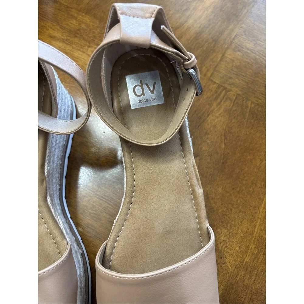 DV by Dolce Vita Women Tan Wedges Size‎ US 10